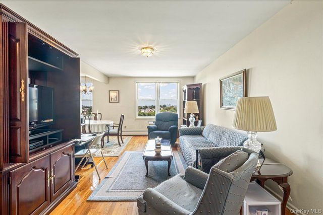 151-05 Cross Island Parkway 6C, Whitestone, NY 11357