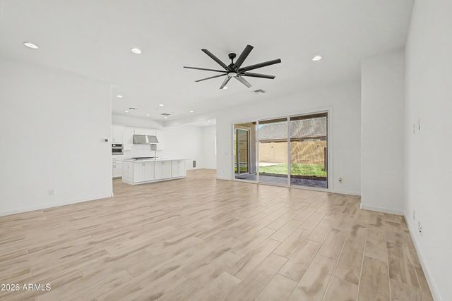 7646 W DESERT SPOON Drive, Peoria, AZ 85383
