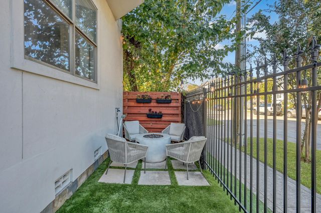 1328 W 23rd Street A, Houston, TX 77008