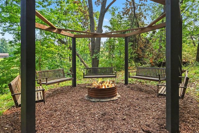 28284 62nd Avenue, Lawton, MI 49065