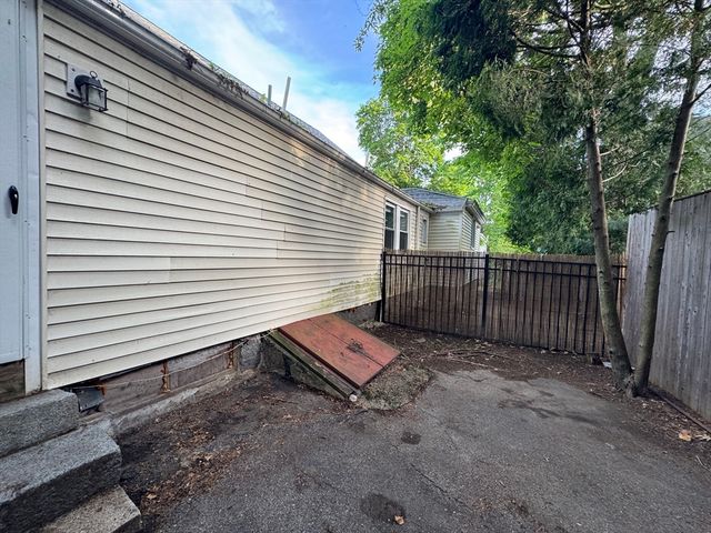 39 Cross 1, Quincy, MA 02169