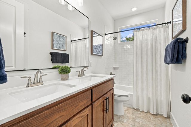 20 Woodbury Court, Waxahachie, TX 75167