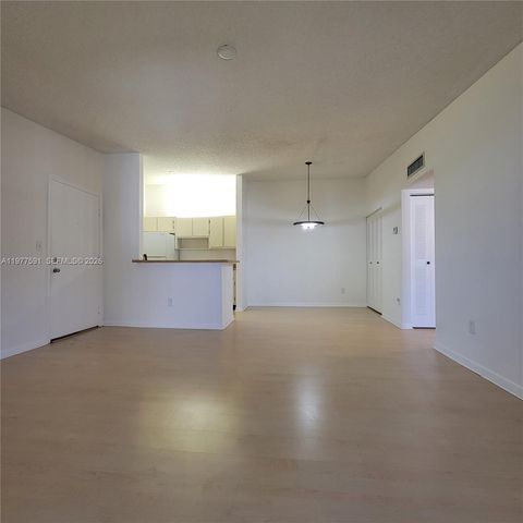 9379 S Belfort Cir 216, Tamarac, FL 33321