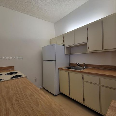 9379 S Belfort Cir 216, Tamarac, FL 33321