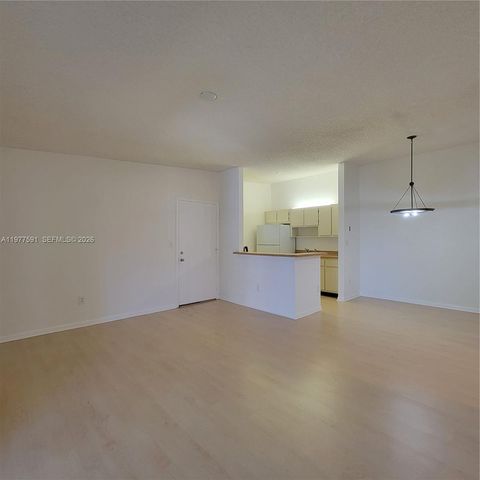 9379 S Belfort Cir 216, Tamarac, FL 33321