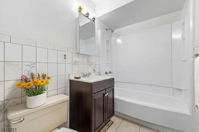 250 Clendenny Ave 4, Jersey City, NJ 07304