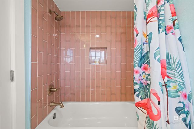 1013 W Lagoon Avenue, Gulf Shores, AL 36542