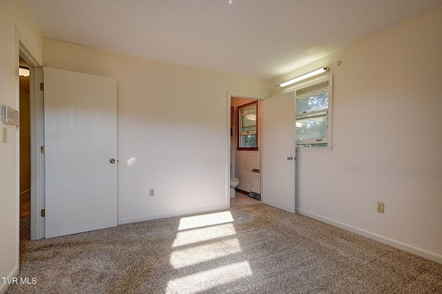 161 Flintlock Circle, Bristol, VA 24201