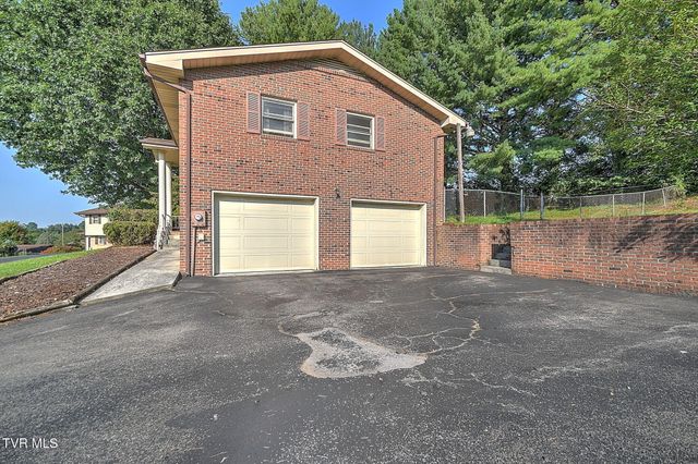 161 Flintlock Circle, Bristol, VA 24201