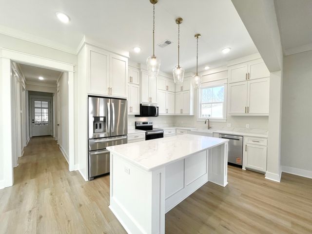 66 May Apple Ave., Hattiesburg, MS 39402