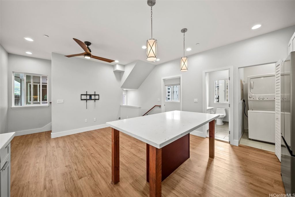 1060 Spencer Street F, Honolulu, HI 96822