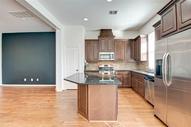 20 Cheswood Manor Court, The Woodlands, TX 77382