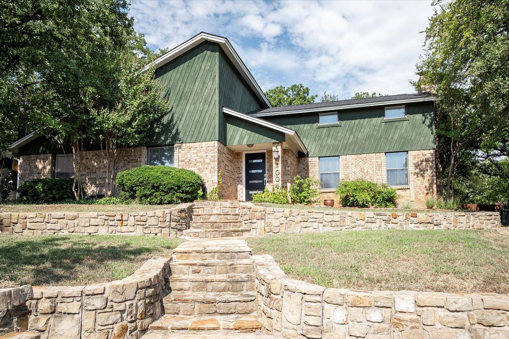 1004 Rosewood Court, Euless, TX 76039