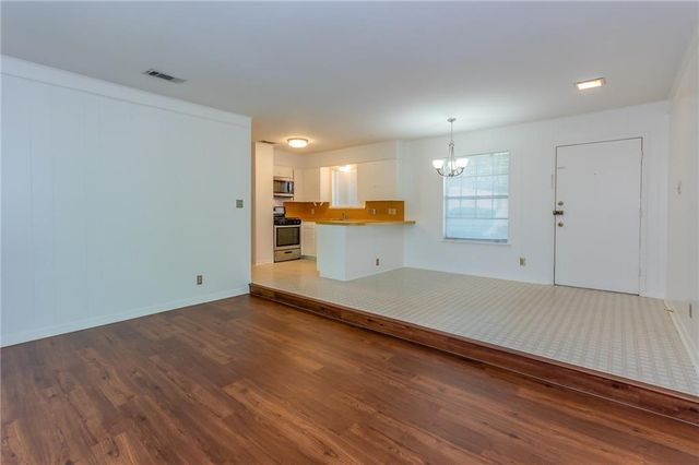 2502 Trailside Dr B, Austin, TX 78704