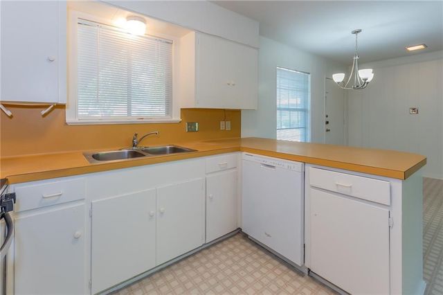 2502 Trailside Dr B, Austin, TX 78704