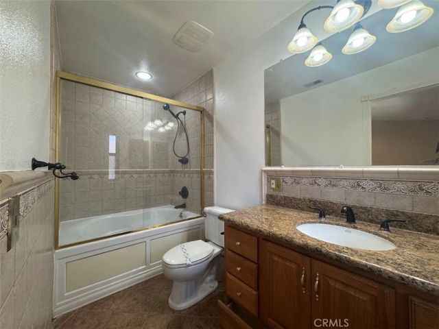 17 Mesquite, Pomona, CA 91766