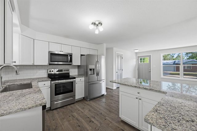6160 W 77th Place, Arvada, CO 80003