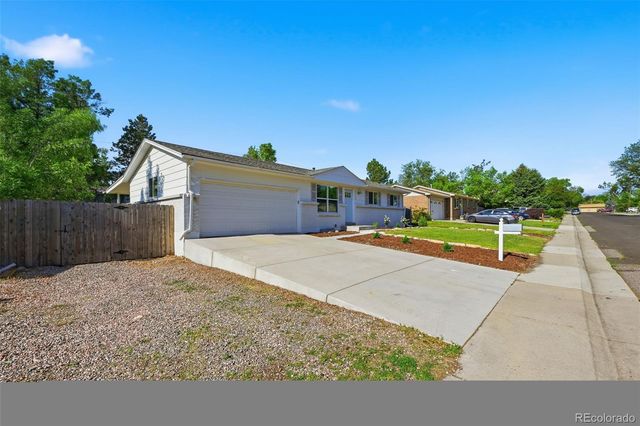 6160 W 77th Place, Arvada, CO 80003
