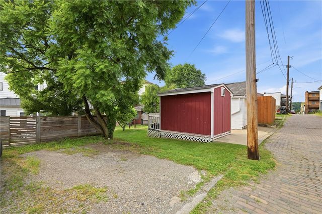 519 Jackson Ave, Vandergrift, PA 15690
