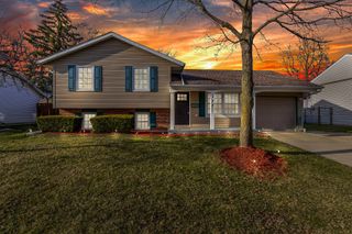 272 E Wrightwood Avenue, Glendale Heights, IL 60139