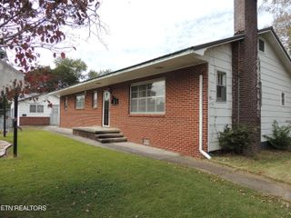 902 N C St, Lenoir City, TN 37771