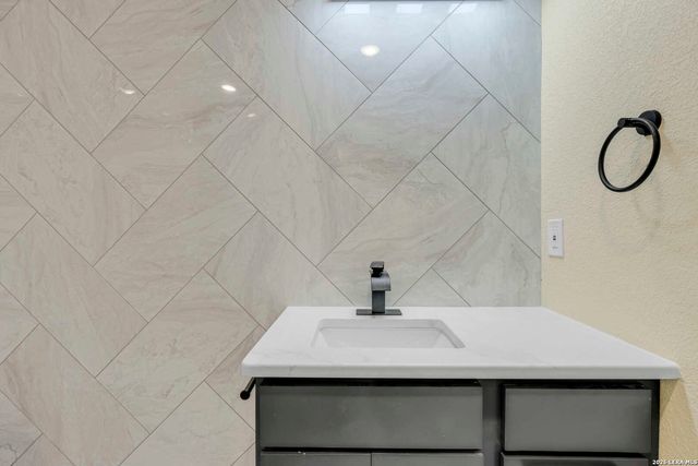 147 Walton, San Antonio, TX 78225