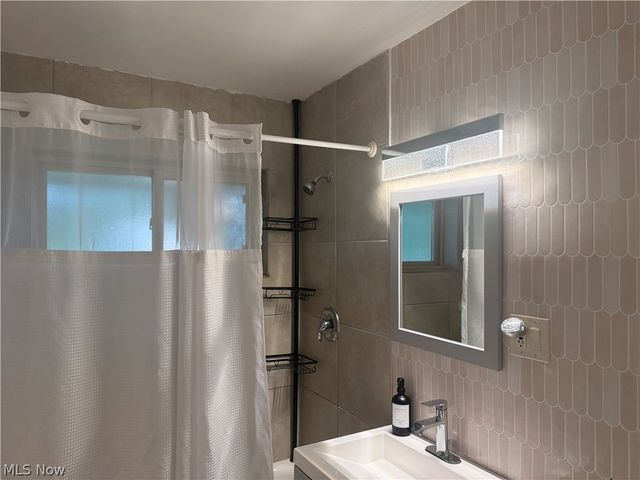 6407 Newland Road, Parma Heights, OH 44130