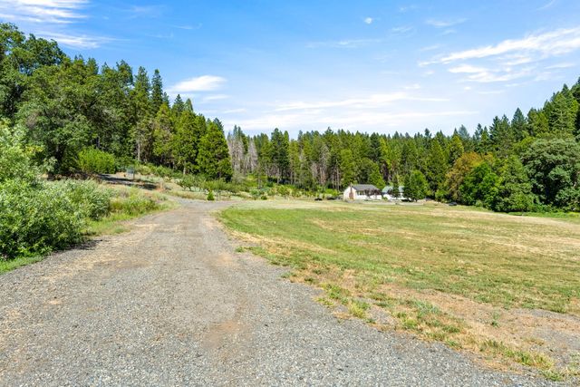 1237 Cable Rd, Camino, CA 95709