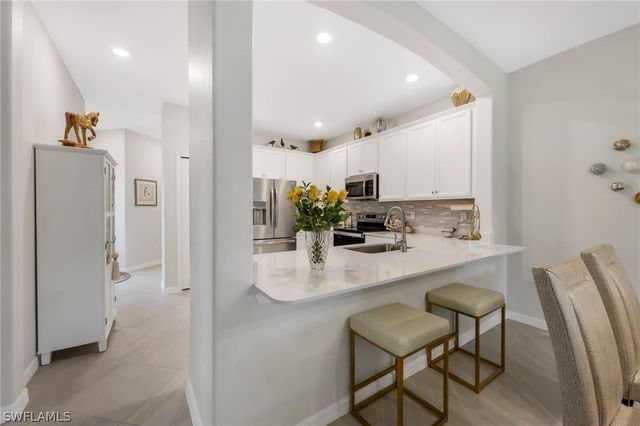 2543 Vine AVE, Naples, FL 34120