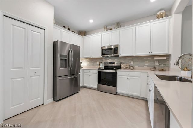 2543 Vine AVE, Naples, FL 34120