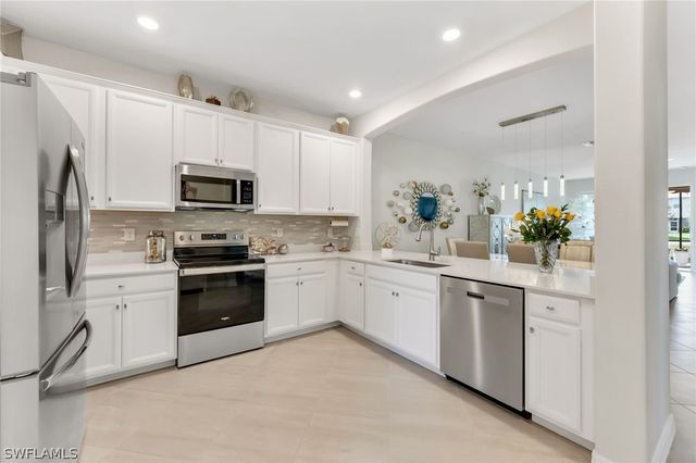 2543 Vine AVE, Naples, FL 34120