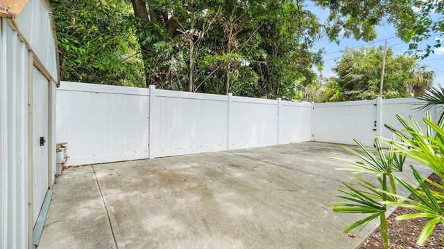 263 22ND STREET N, St Petersburg, FL 33713