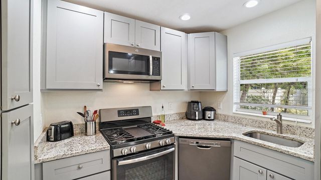 263 22ND STREET N, St Petersburg, FL 33713