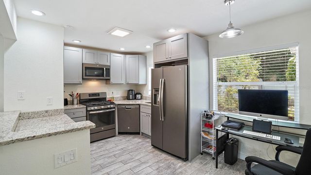 263 22ND STREET N, St Petersburg, FL 33713