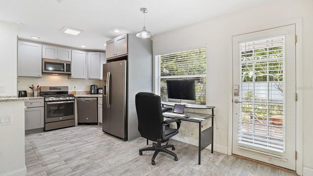 263 22ND STREET N, St Petersburg, FL 33713