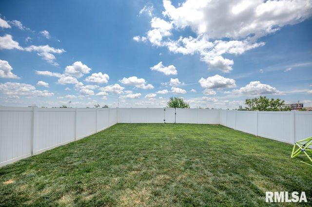 1622 SAVILE Lane, Washington, IL 61571