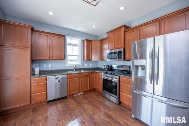 1622 SAVILE Lane, Washington, IL 61571