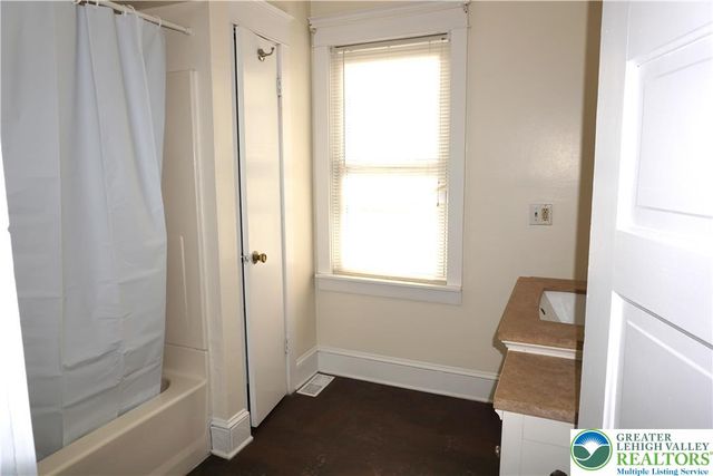 1074 West Berwick Street, Easton, PA 18042