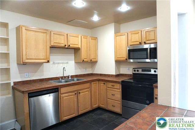 1074 West Berwick Street, Easton, PA 18042