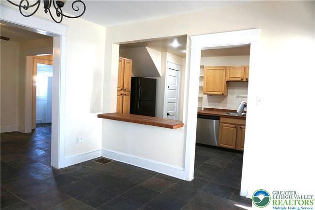 1074 West Berwick Street, Easton, PA 18042