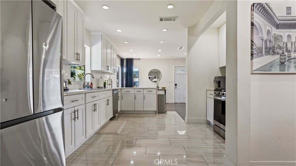 Image 12 of property listing at 7815 Fenwick, Los Angeles, CA 91040