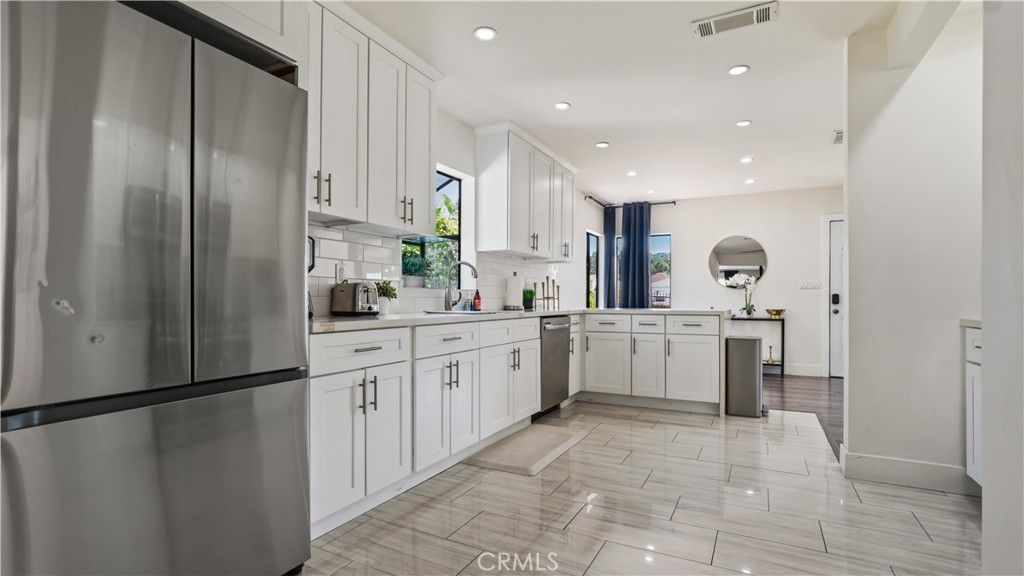 Image 13 of property listing at 7815 Fenwick, Los Angeles, CA 91040