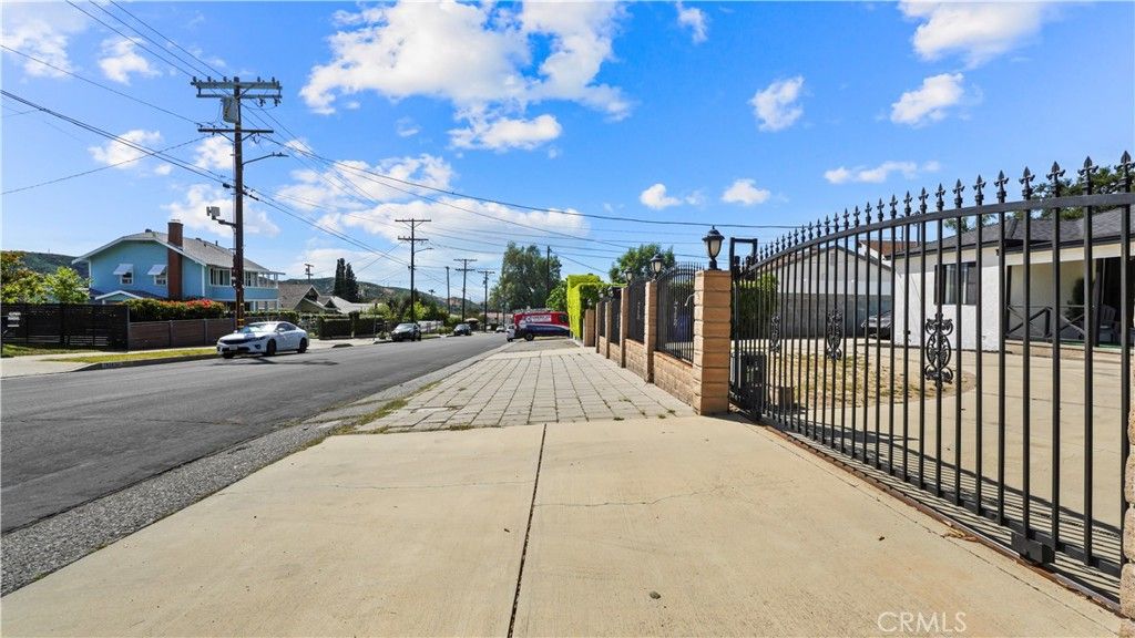 Image 3 of property listing at 7815 Fenwick, Los Angeles, CA 91040