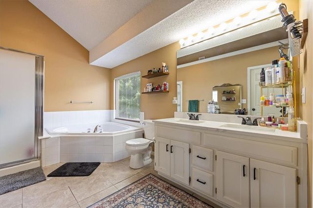 1300 SE Princeton Drive, Lee's Summit, MO 64081