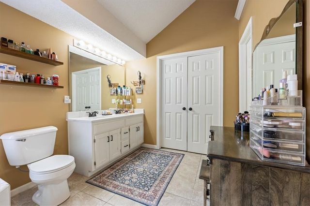 1300 SE Princeton Drive, Lee's Summit, MO 64081