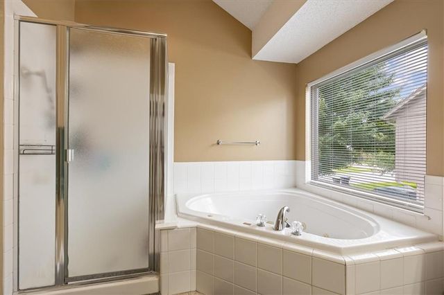 1300 SE Princeton Drive, Lee's Summit, MO 64081