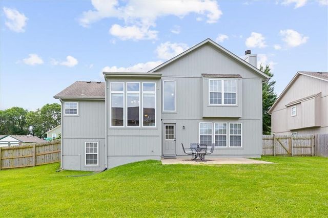 1300 SE Princeton Drive, Lee's Summit, MO 64081
