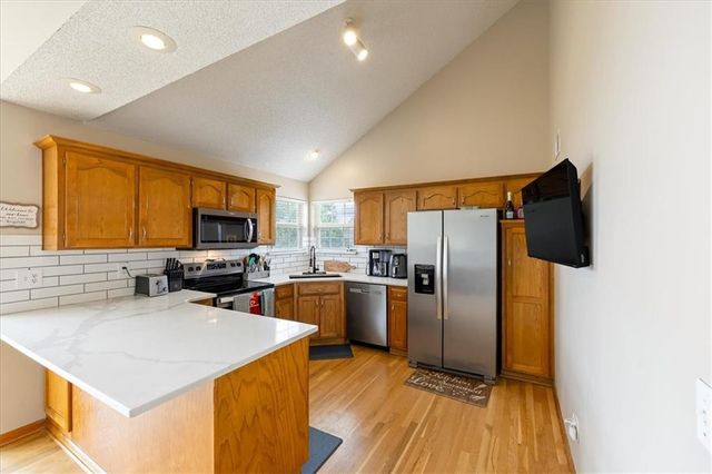 1300 SE Princeton Drive, Lee's Summit, MO 64081