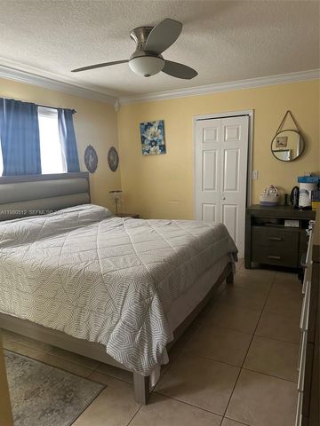 2501 W 73rd Pl, Hialeah, FL 33016