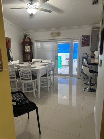 2501 W 73rd Pl, Hialeah, FL 33016
